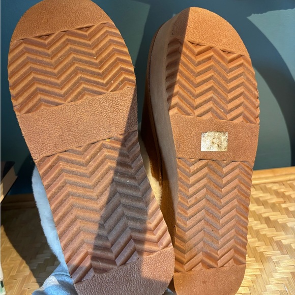 SODA Cozy Tan Slippers with White Fur Lining - Picture 3 of 4